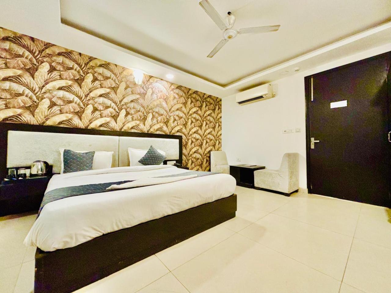 The Bellwood Suites Near Igi Airport ニューデリー エクステリア 写真