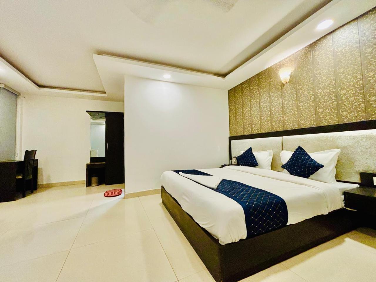 The Bellwood Suites Near Igi Airport ニューデリー エクステリア 写真