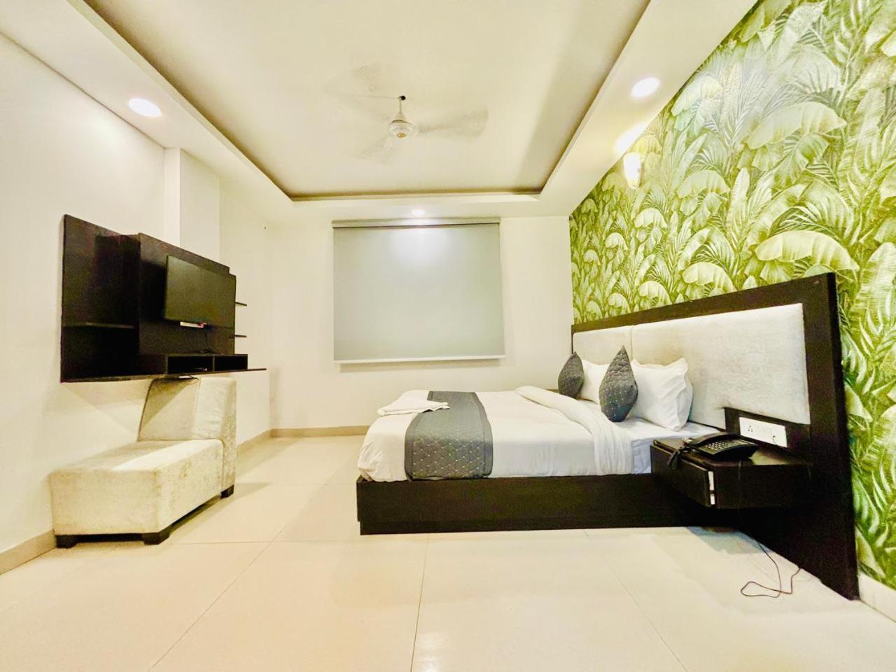 The Bellwood Suites Near Igi Airport ニューデリー エクステリア 写真
