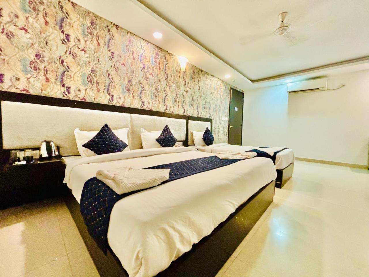 The Bellwood Suites Near Igi Airport ニューデリー エクステリア 写真